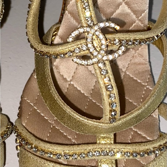 Holiday Sale🚨Authentic Chanel heels - Picture 6 of 7